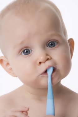 infant_brushing